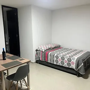 Entero Cerca Estacion Metro Apartamento